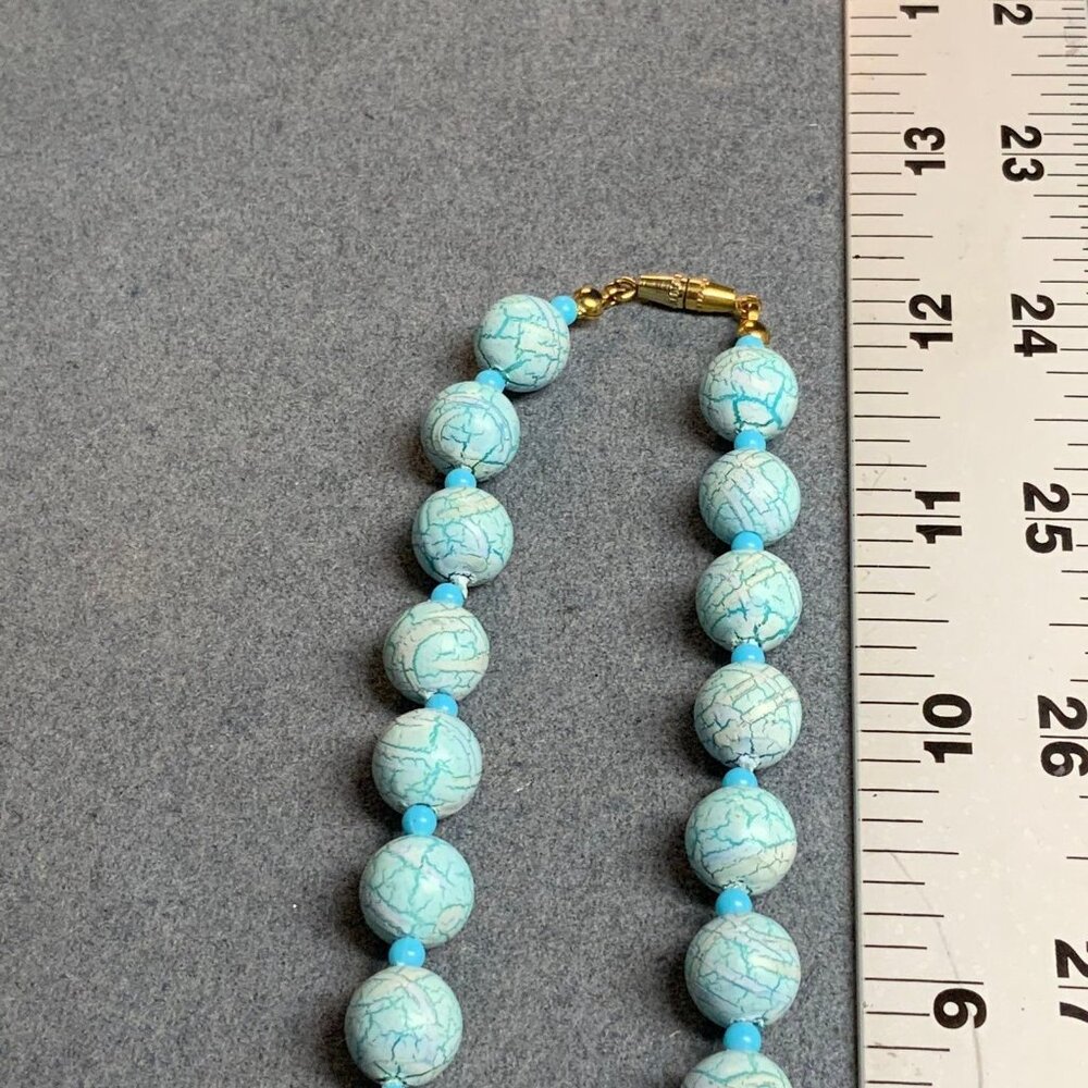 Vintage Crackle Beaded Necklace 24 In Light Blue Cream Retro Classic Beachy Chic - Picture 5 of 5